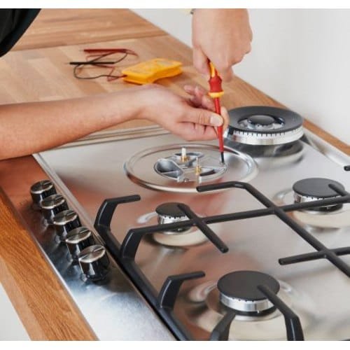 Mahanagar Gas Stove Repairing Service technician at work